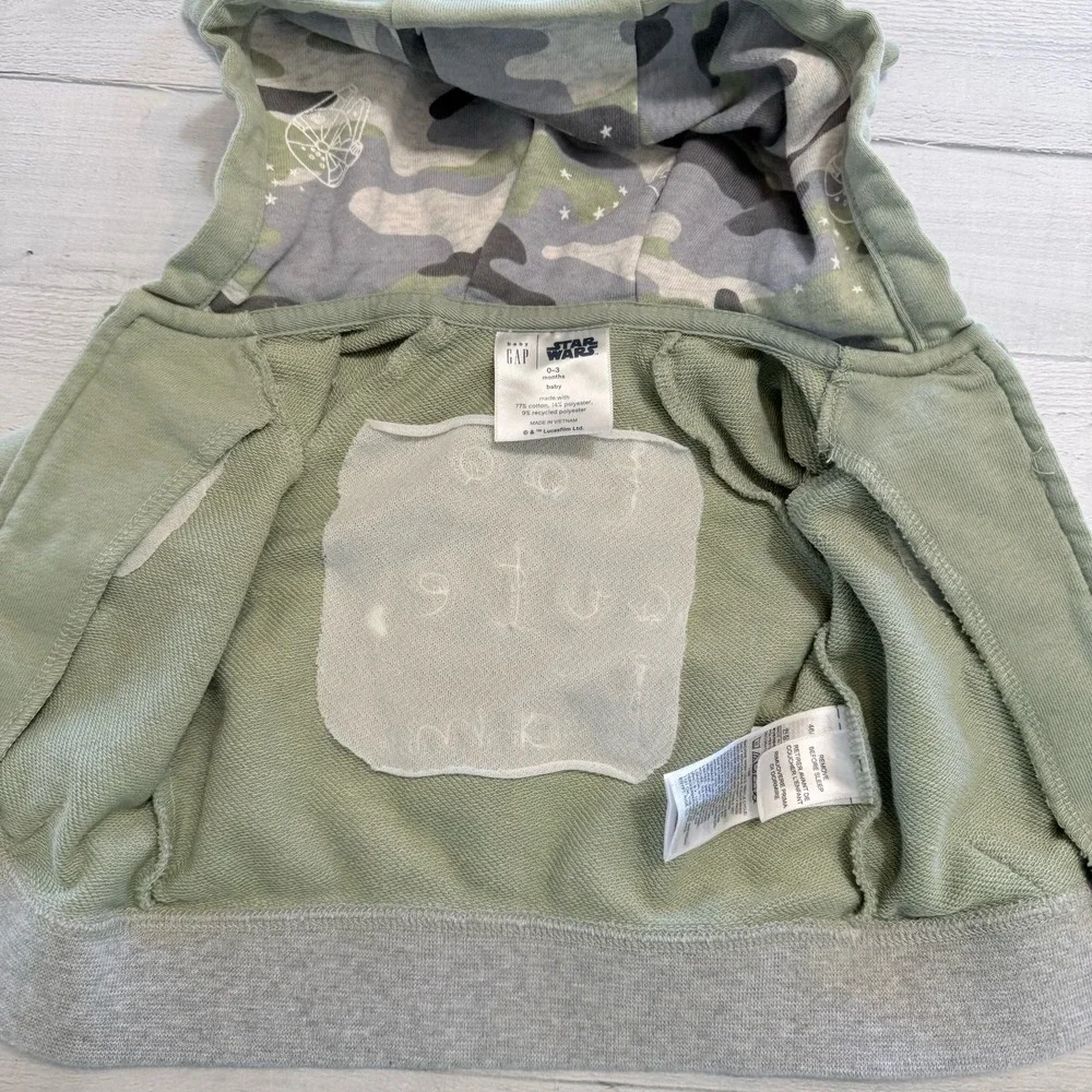 Baby Gap Star Wars baby Yoda zip‎ up sweatshirt 0-3 months